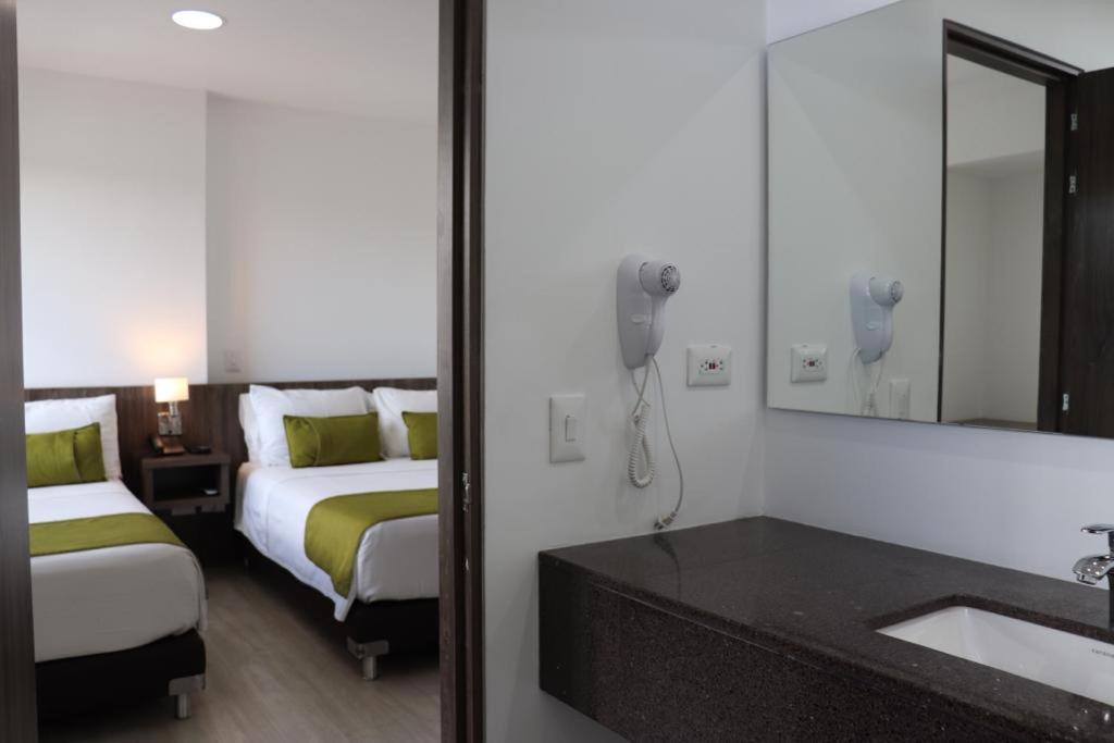 Hotel Santiago De Arma Rionegro Bagian luar foto